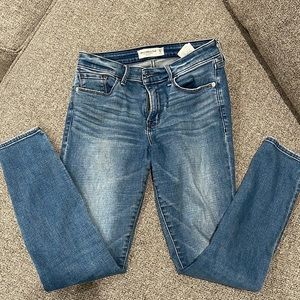 Abercrombie The Super Skinny Mid Rise Jeans